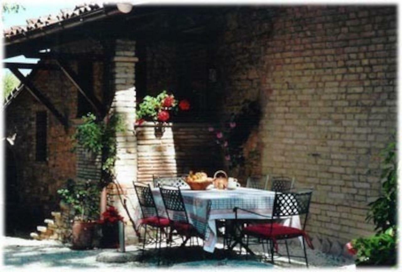 Localita S Cecilia 30, Urbania Apartment Exterior photo